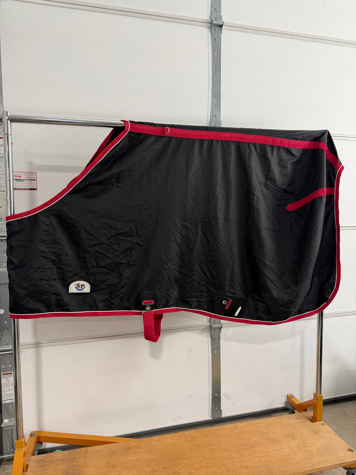SmartPak Rockin’ SP Closed-Front Stable Sheet • 78” • Black & Red • Lightly Used