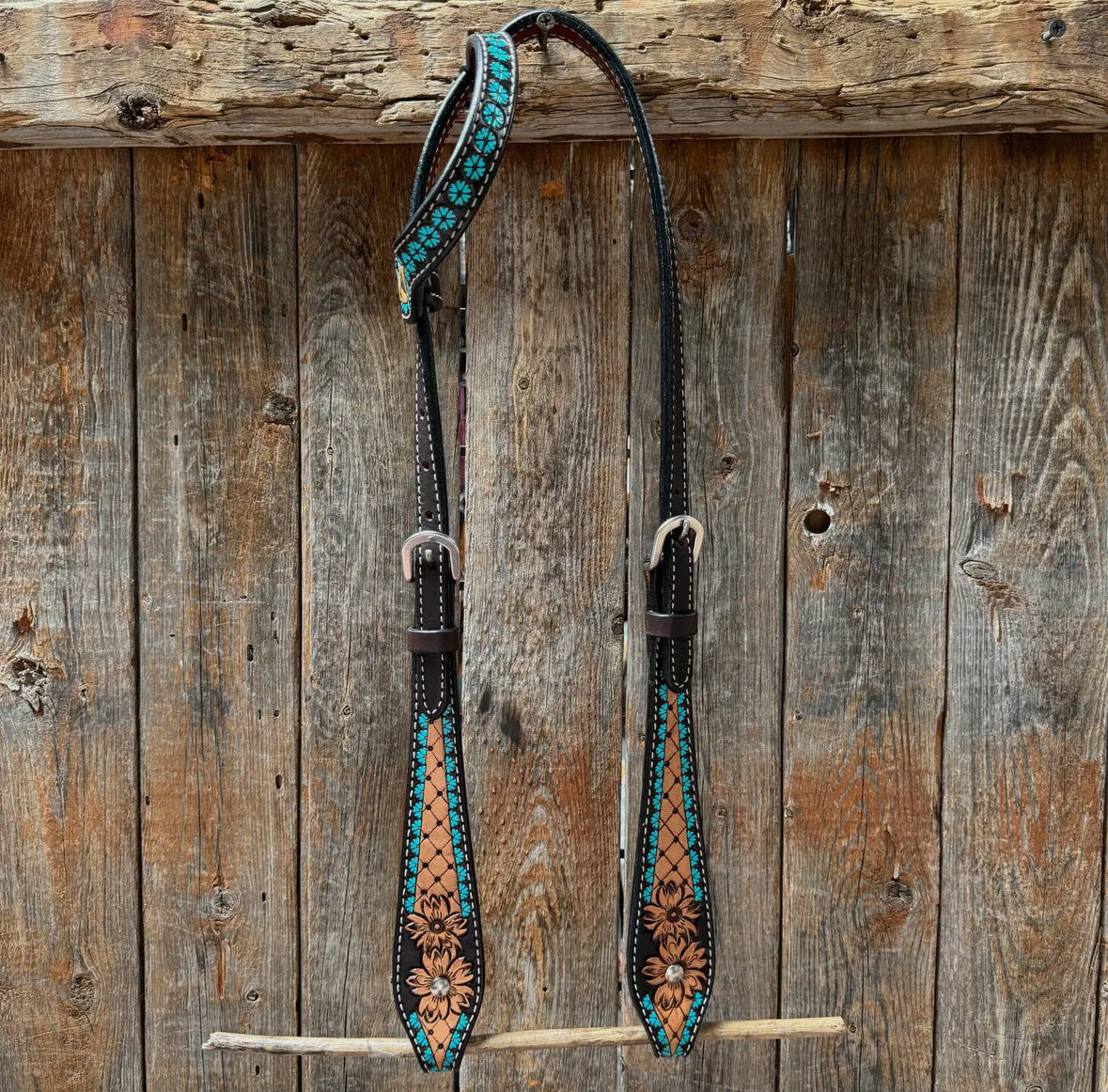 Turquoise Flower Tack Set