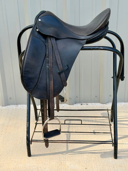 County Saddlery Competitor Dressage Saddle – 16.5” – No. 4 Fit / Medium-Wide – Black