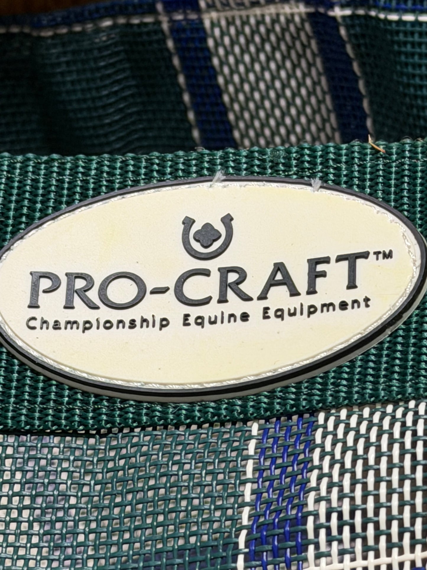 NWT ProCraft Equine Equipment Mesh Trailer Corner Feeder – Green & Navy Plaid