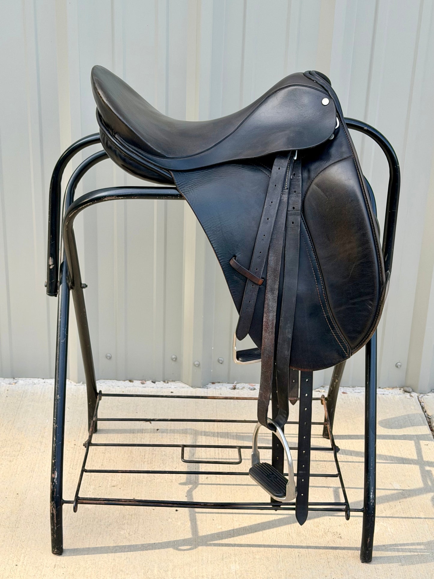 County Saddlery Competitor Dressage Saddle – 16.5” – No. 4 Fit / Medium-Wide – Black