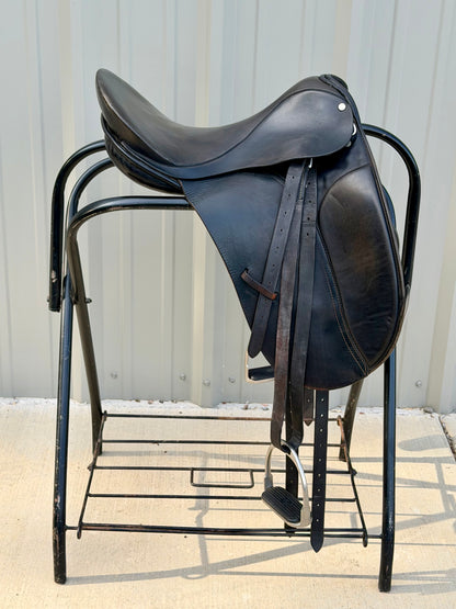County Saddlery Competitor Dressage Saddle – 16.5” – No. 4 Fit / Medium-Wide – Black