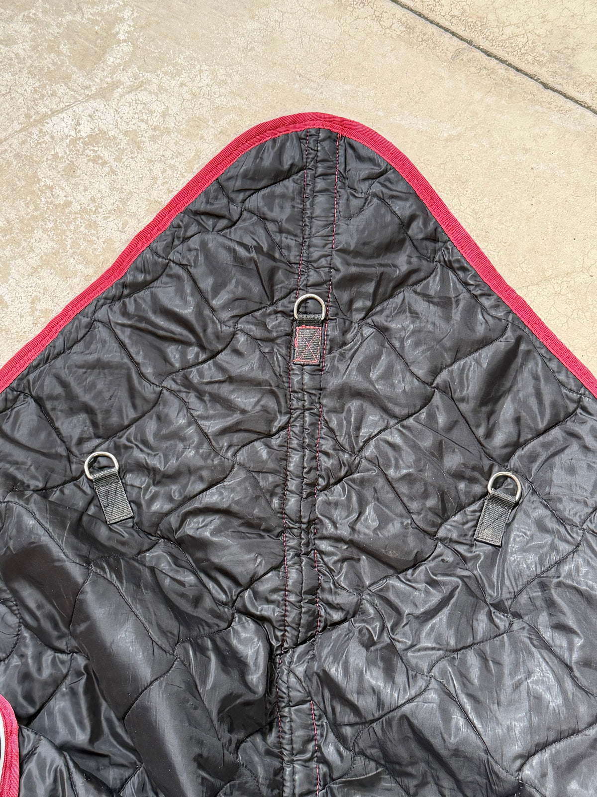 Used SmartPak Rockin’ SP Stable Hood – Medium – Black & Red