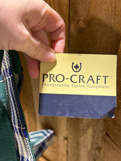 NWT ProCraft Equine Equipment Mesh Trailer Corner Feeder – Green & Navy Plaid