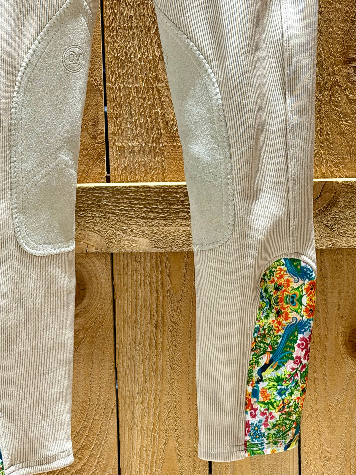 Ovation Children’s Endura Riding Tights • Beige • Medium / Size 10 • Peacock Calf Panels