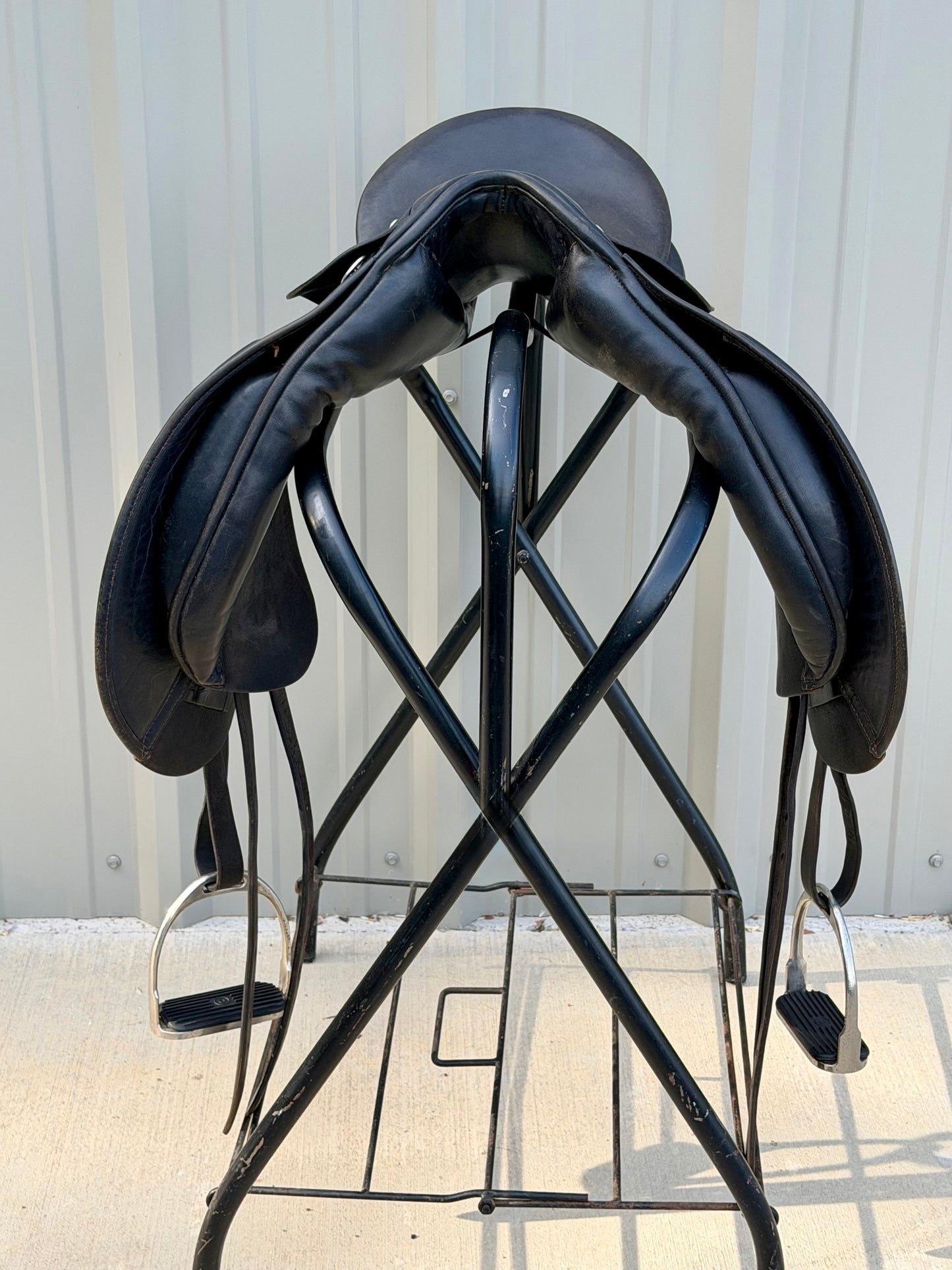 County Saddlery Competitor Dressage Saddle – 16.5” – No. 4 Fit / Medium-Wide – Black