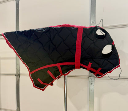 NIP SmartPak Rockin’ SP Quilted Stable Hood – Medium – Black & Red