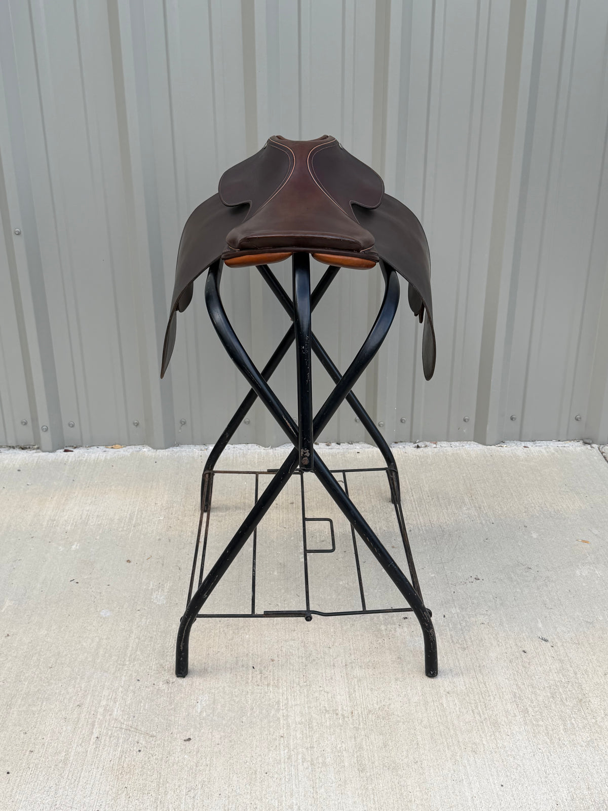 Vintage Crosby English Cutback Saddle – 20” Seat – Made in England