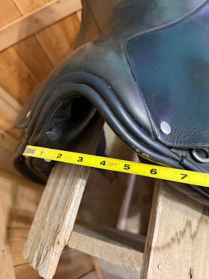 County Saddlery Dressage Saddle – 16.5” Seat, Medium Tree (5.5” Gullet)