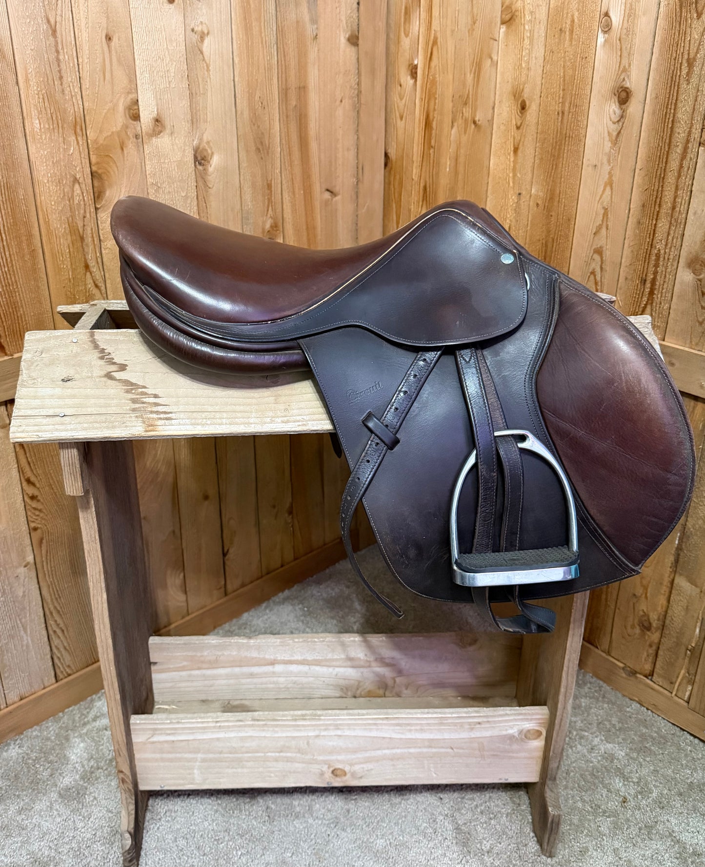 Dover Saddlery Circuit Jumper Saddle – 17.5” Seat, Medium Tree (5.5” Gullet)