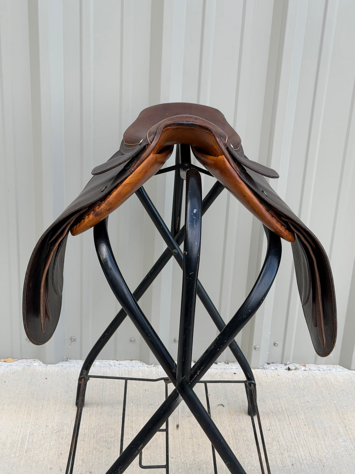 Vintage Crosby English Cutback Saddle – 20” Seat – Made in England