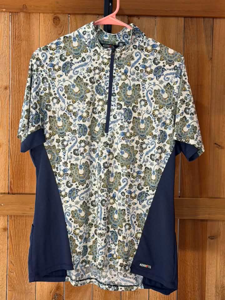 Kerrits Women’s Paisley Short Sleeve Riding Top – Size Large