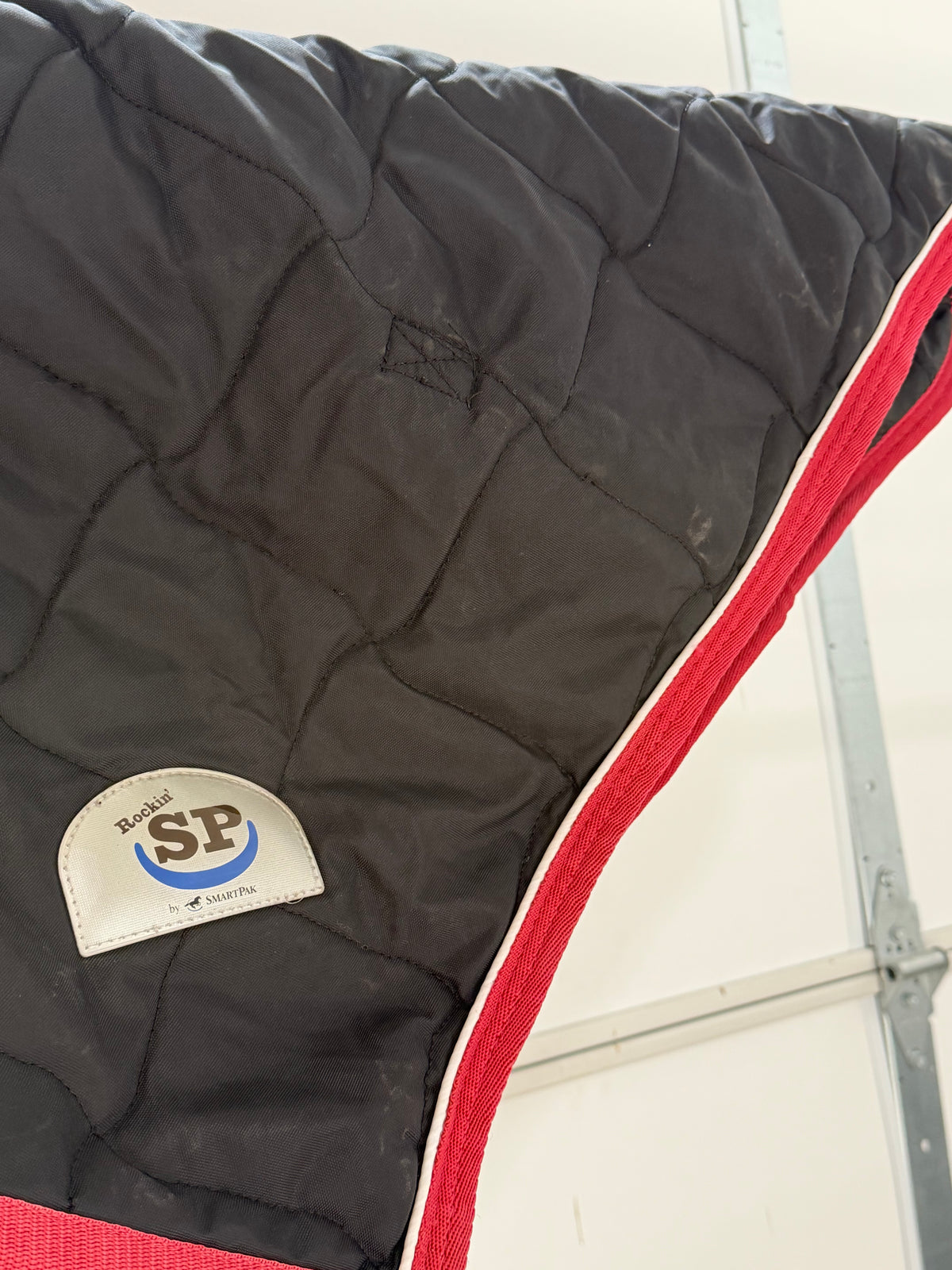 Used SmartPak Rockin’ SP Stable Hood – Medium – Black & Red