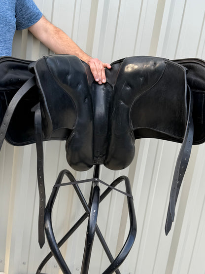 Schleese Jane Savoie Dressage Saddle – 17” – Black – Made in Canada