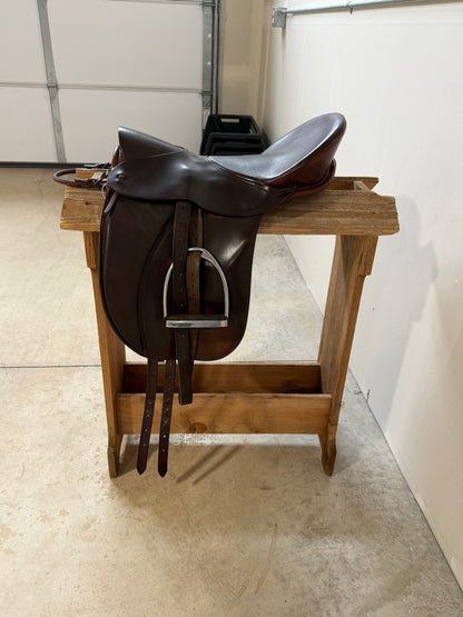 Ansur Saddlery “Classic” Treeless English Saddle – 18” Seat, Extra Wide Fit