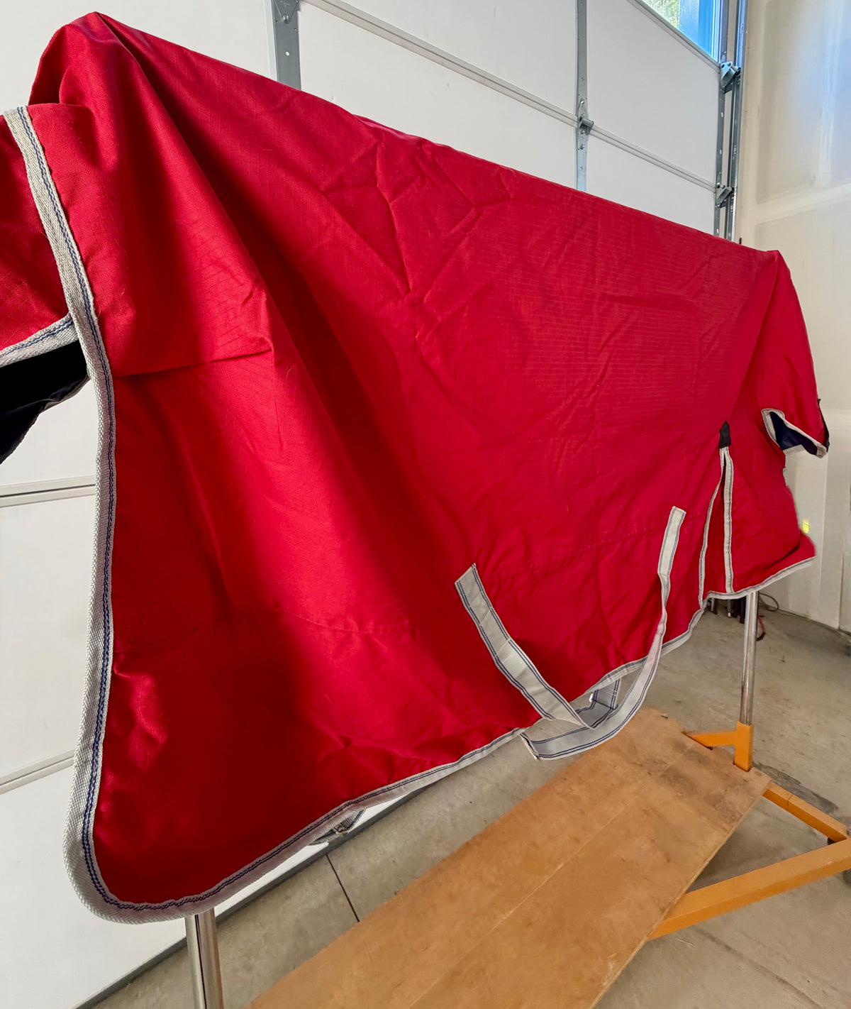 Like-New WeatherBeeta ComFiTec Classic Standard-Neck Lite Turnout Sheet – 72” – Red & Silver
