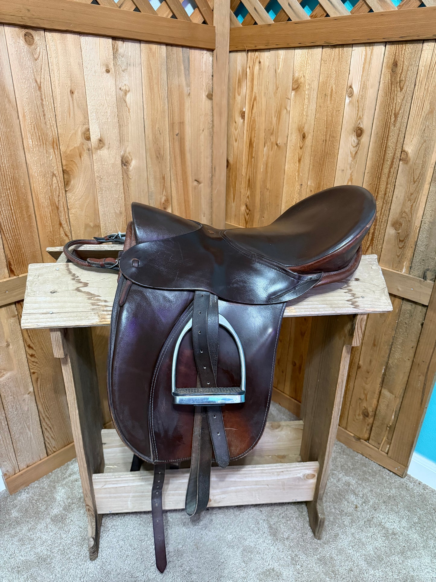 Ansur Saddlery “Classic” Treeless English Saddle – 18” Seat, Wide Fit