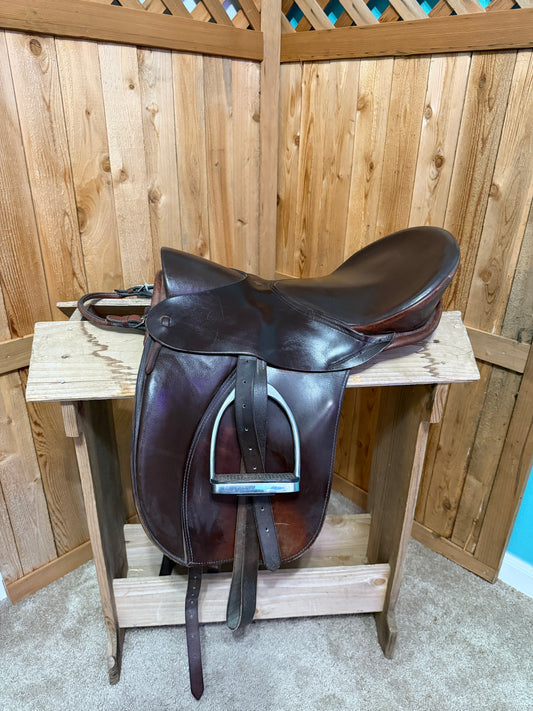 Ansur Saddlery “Classic” Treeless English Saddle – 18” Seat, Wide Fit