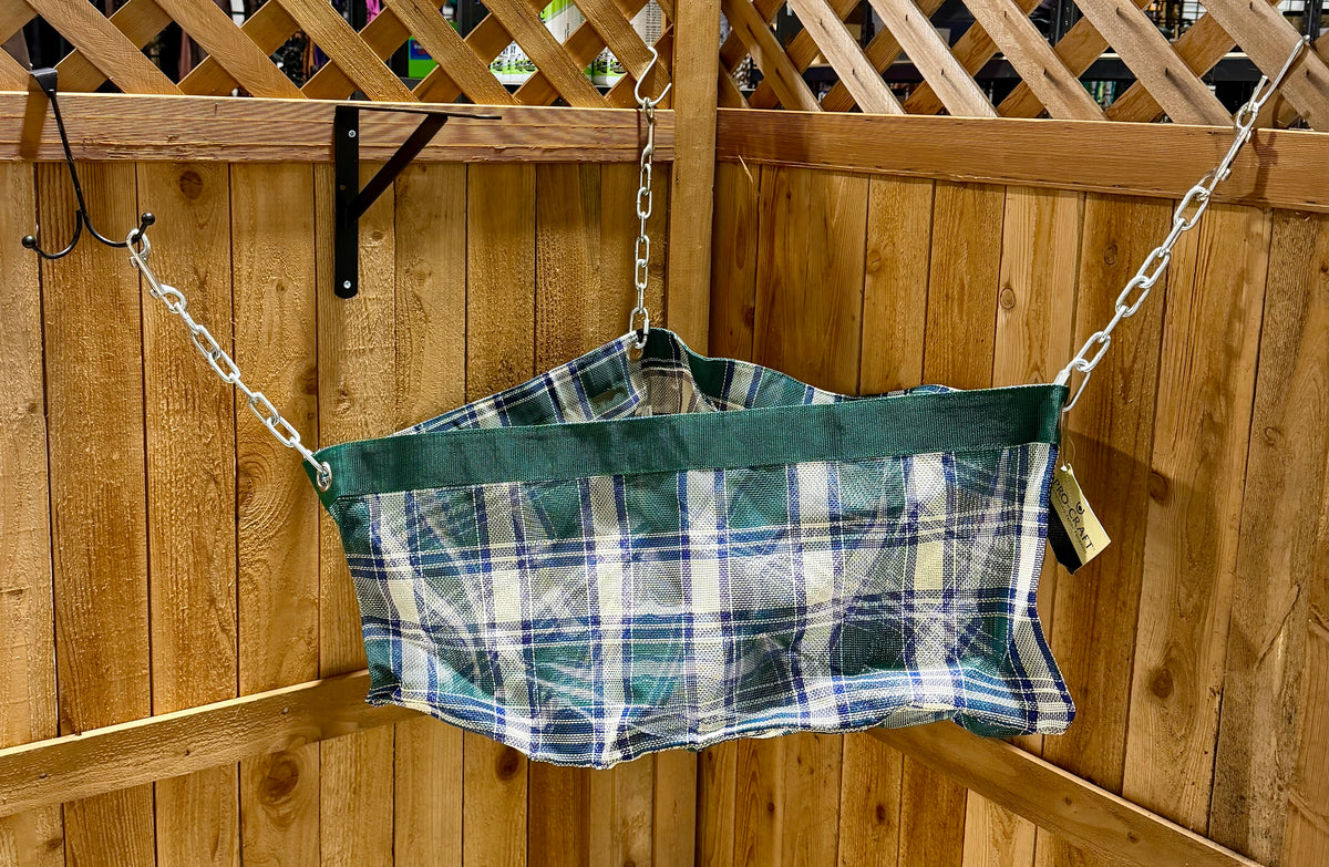 NWT ProCraft Equine Equipment Mesh Trailer Corner Feeder – Green & Navy Plaid