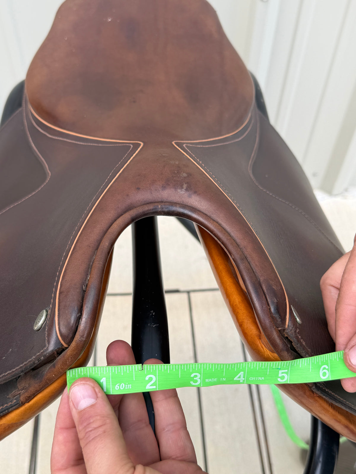 Vintage Crosby English Cutback Saddle – 20” Seat – Made in England