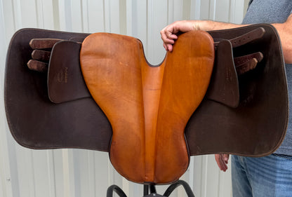 Vintage Crosby English Cutback Saddle – 20” Seat – Made in England