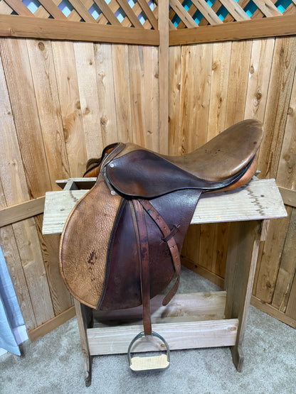 Courbette Hunt Saddle – 19” Seat, Wide Tree (6” Gullet)