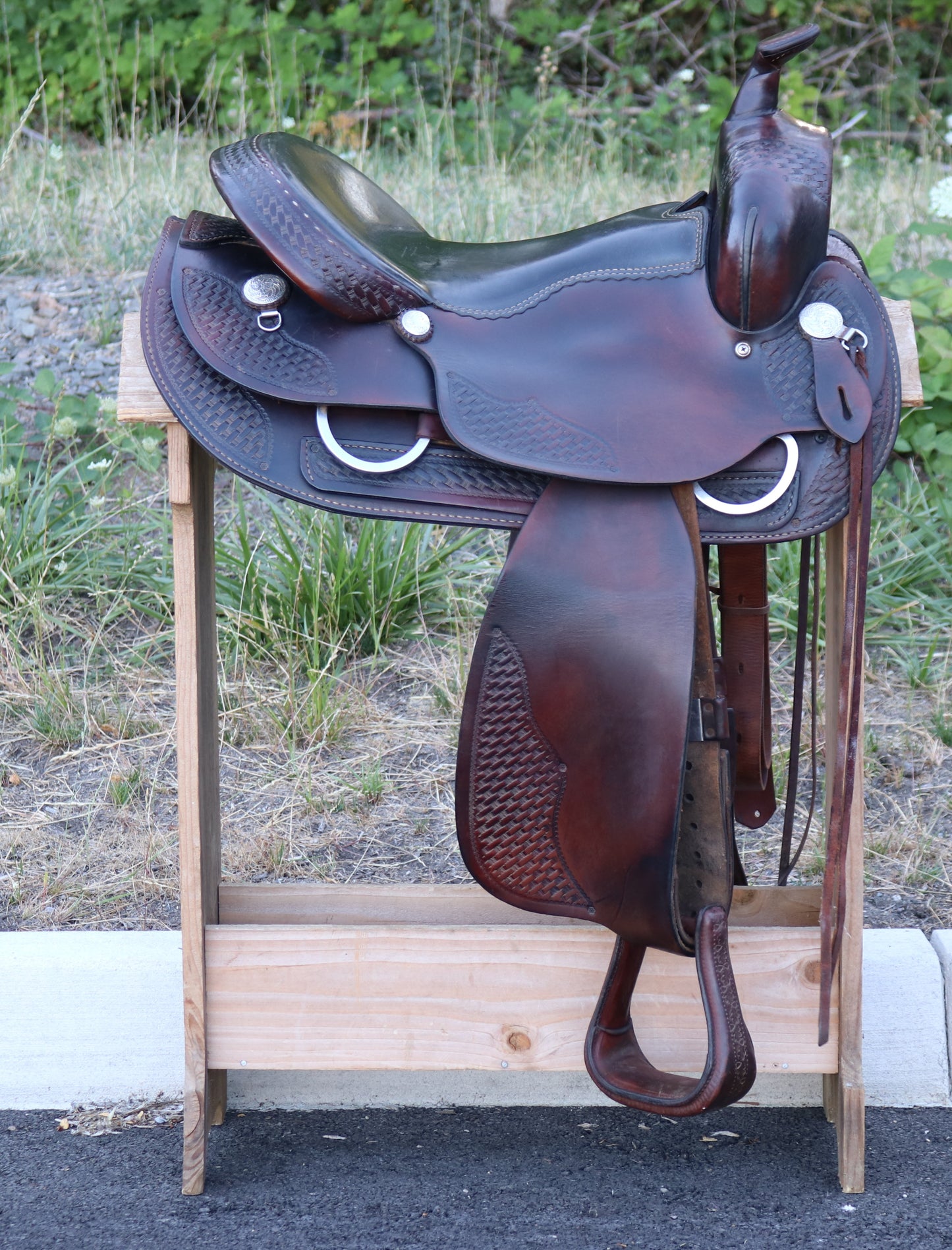 Dakota 750 Gaited Western Trail Saddle – 16” Seat – Dark Oil