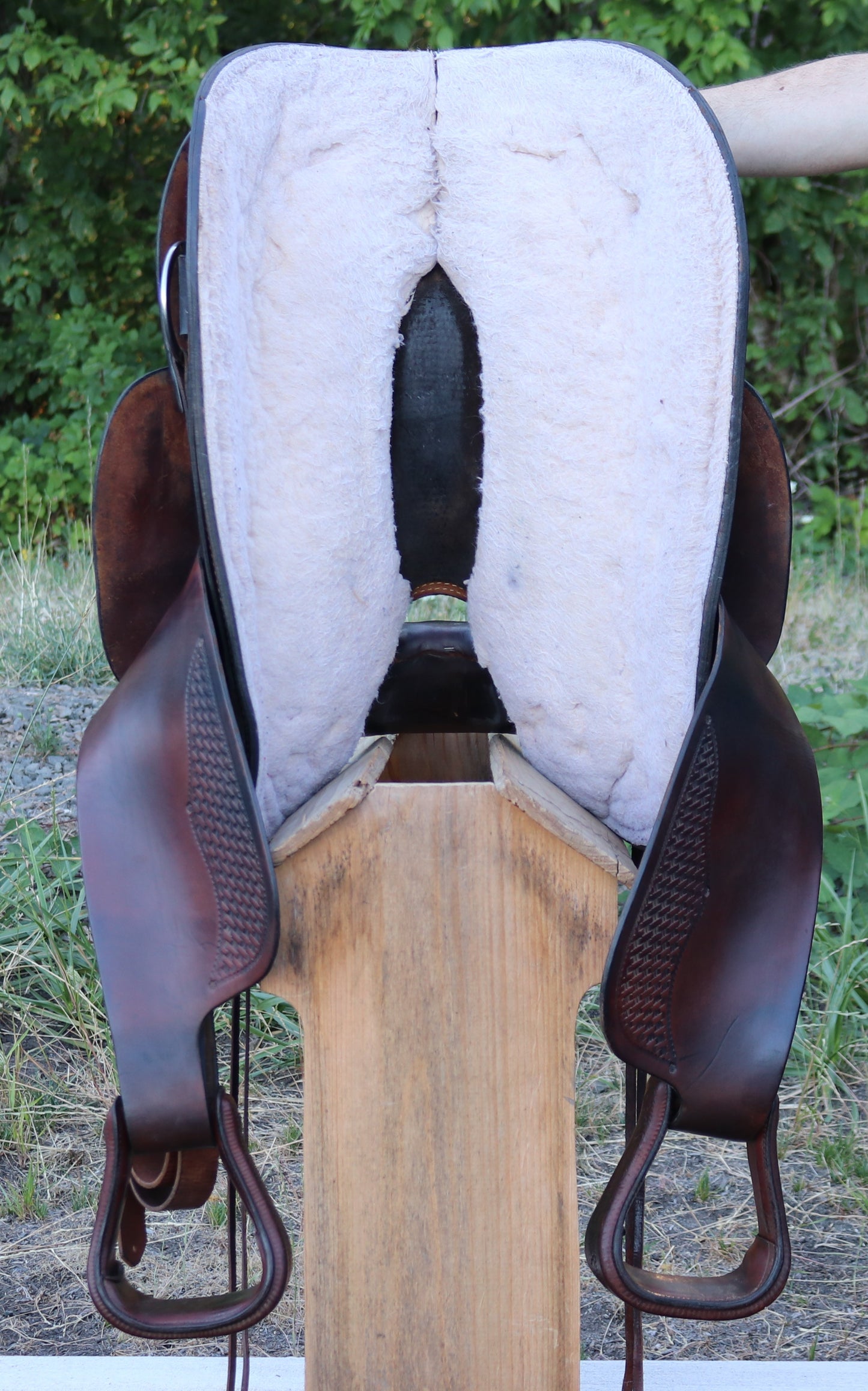 Dakota 750 Gaited Western Trail Saddle – 16” Seat – Dark Oil