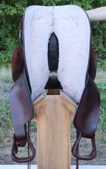Dakota 750 Gaited Western Trail Saddle – 16” Seat – Dark Oil