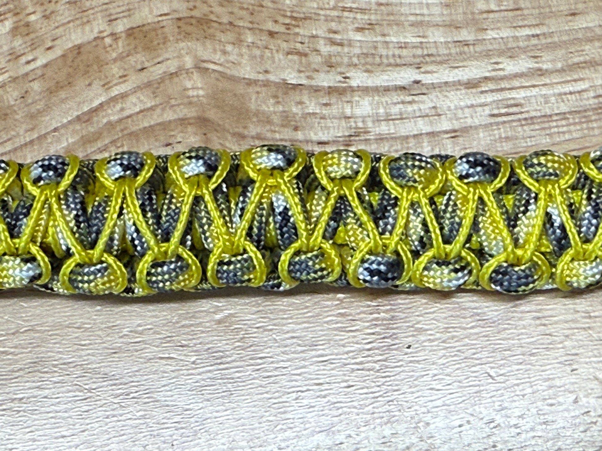 tie on rope curb strap mello yellow closeup
